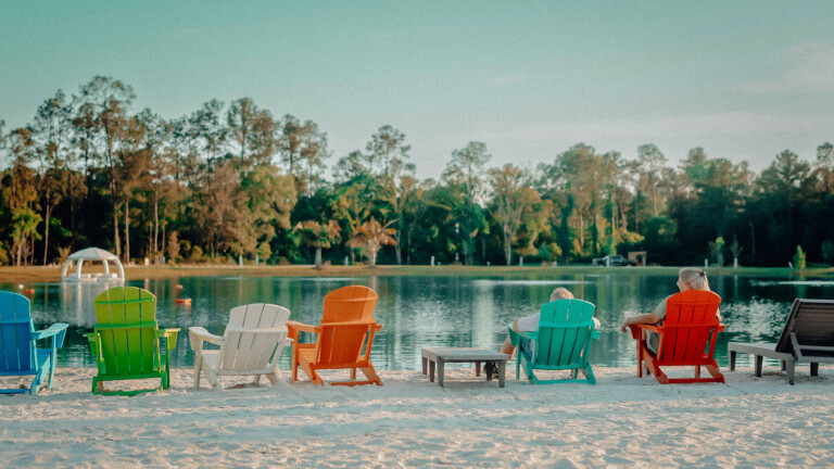 Island oaks beach by lake